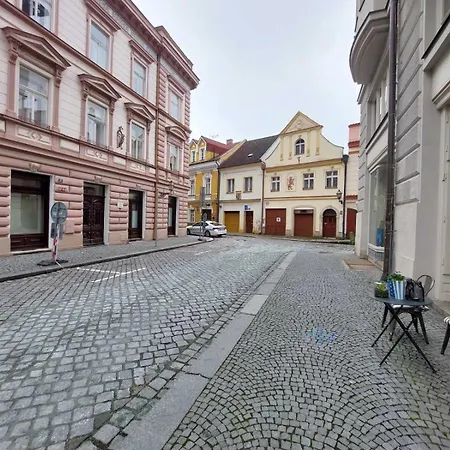 شقة 2+kk Na Velkem Namesti Hradec Králové